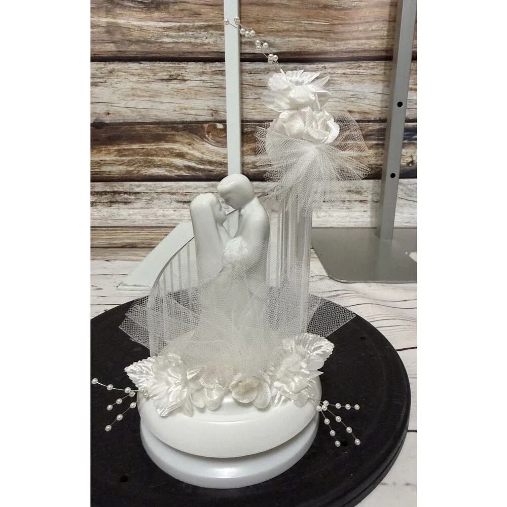 Vintage 1995 Wilton Bride Groom Wedding Cake Topper Porcelain Figurine